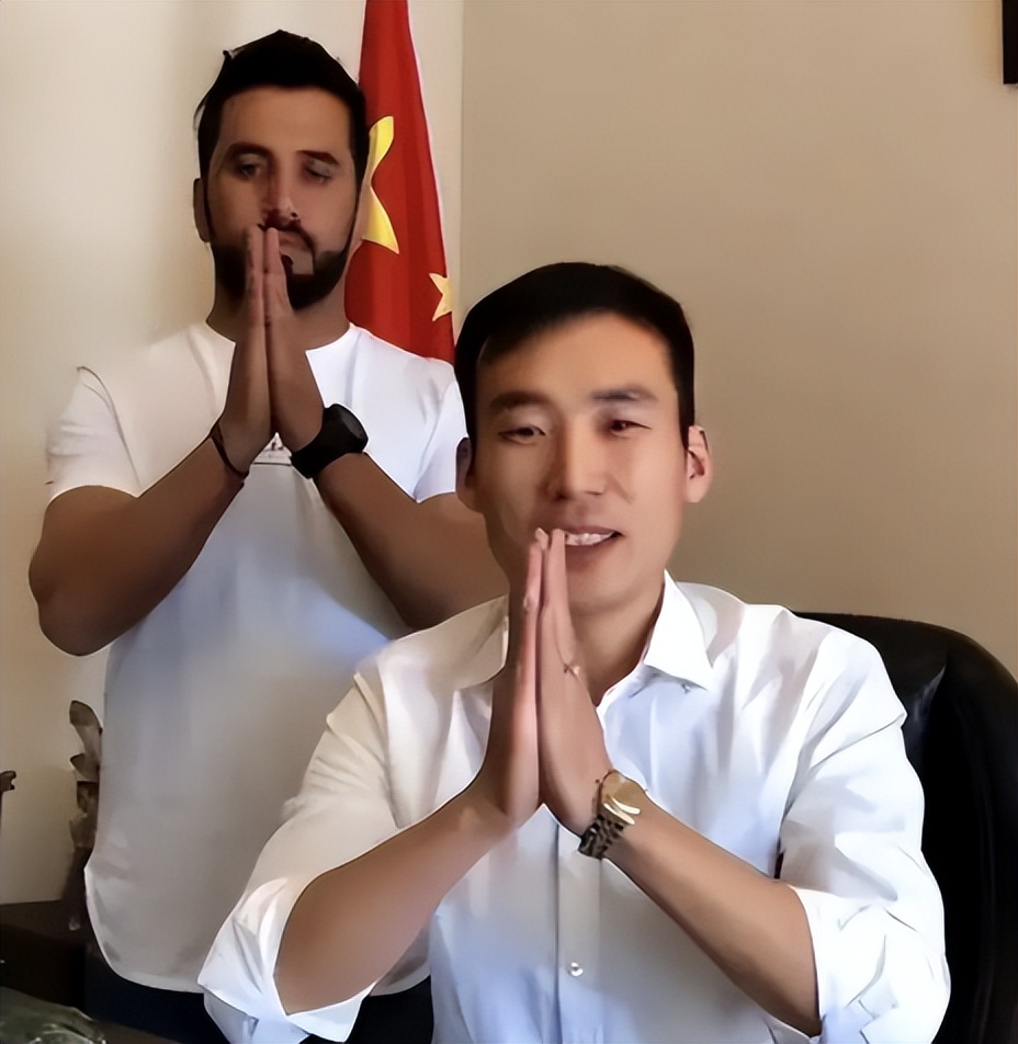 年入100万的河南小伙变穷光蛋，凭借厨师手艺，在巴基斯坦当村长