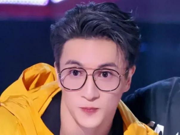 薛之谦刘惜君笑场完整版,刘惜君忘词薛之谦笑场聊表心意