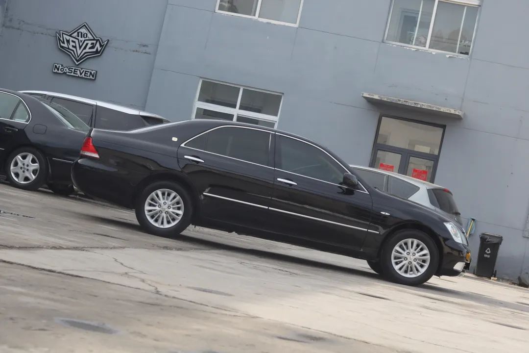 老皇冠全车翻新整备50000元,12代皇冠二手翻新要多少钱