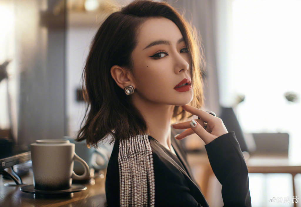 戚薇为售假事件抹泪,戚薇工作室回应售假