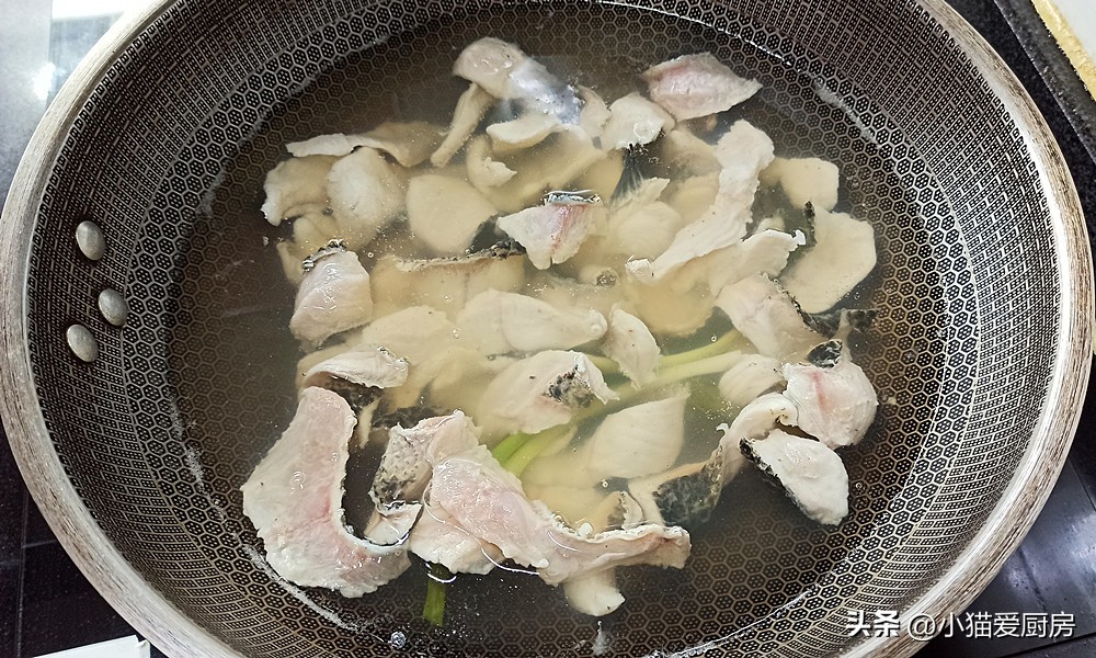 鱼肉怎样炒好吃还简单,普通鱼肉怎样炒好吃还简单