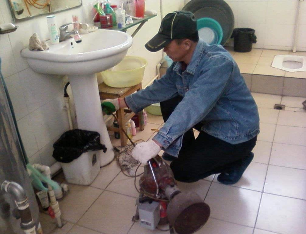 厕所下水道管漏水怎么补救,厕所下水管漏水的最佳维修方法