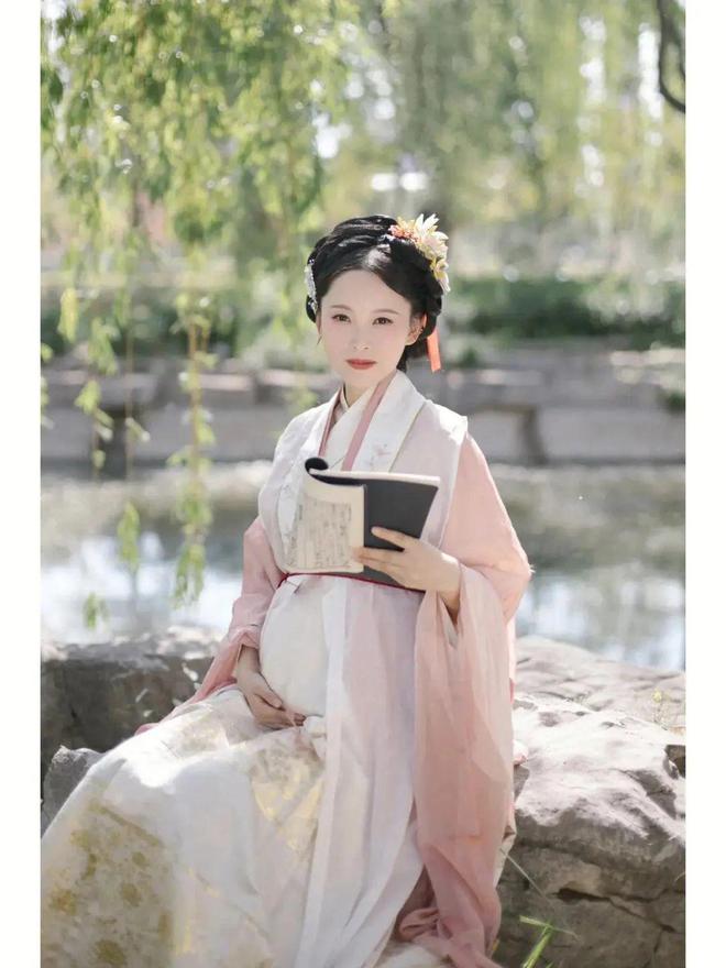 女人怀孕为什么叫身怀六甲呢,身怀六甲是怀孕了六个月的意思吗