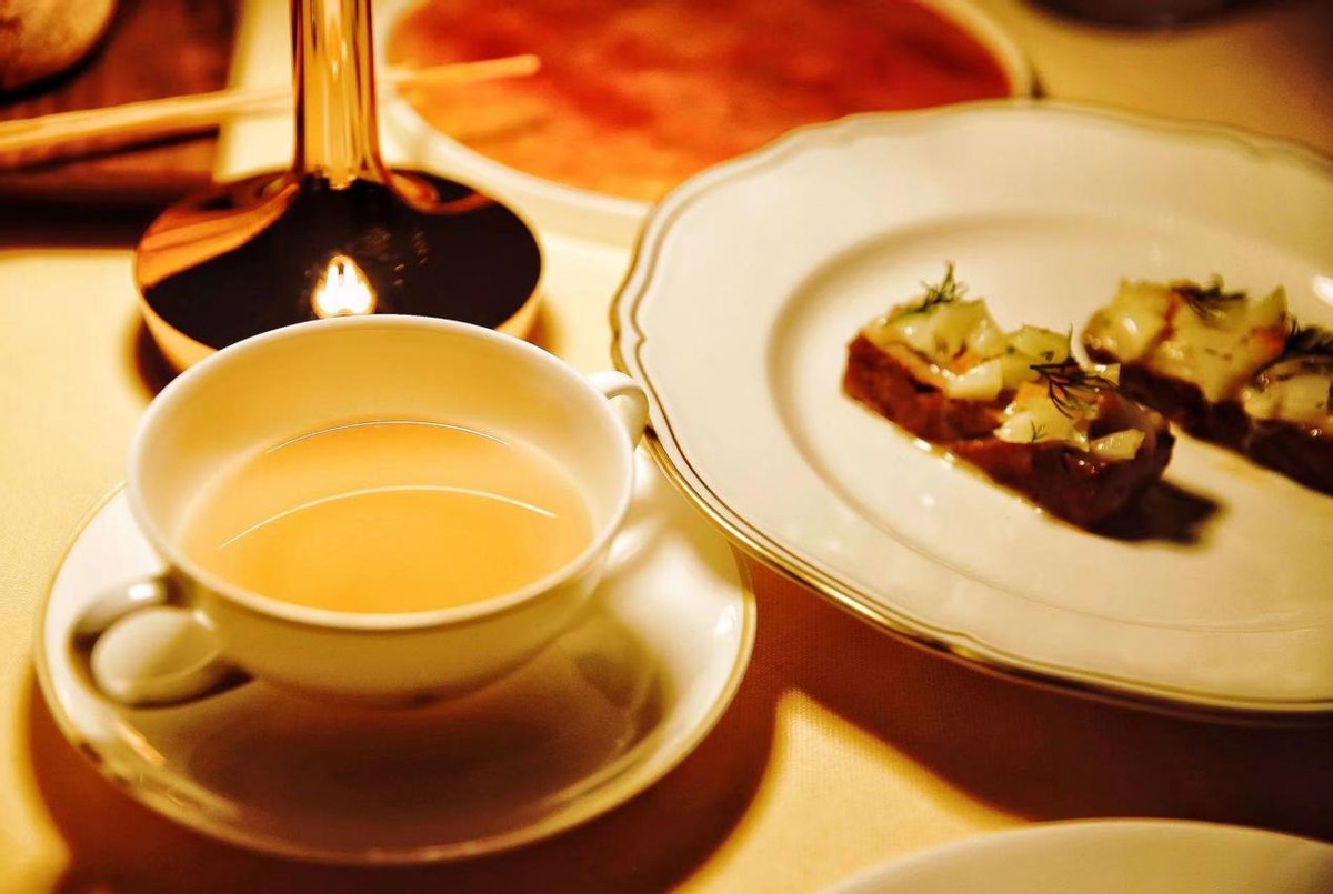 中国第一家真正意义上的主题酒店,中国第一高档酒店