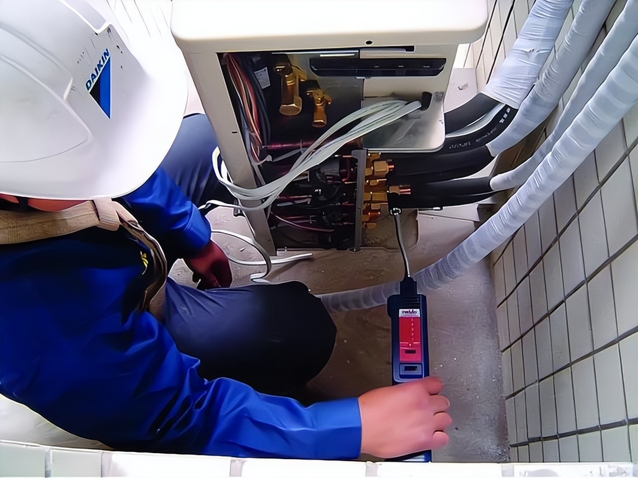 格力中央空调和大金空调哪个好,大金格力美的空调各有什么优缺点