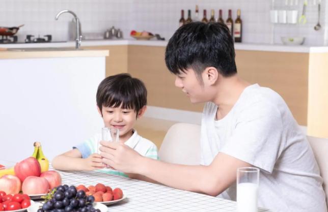 二段奶粉有必要多吃一段时间吗,奶粉一直吃二段比较好吗