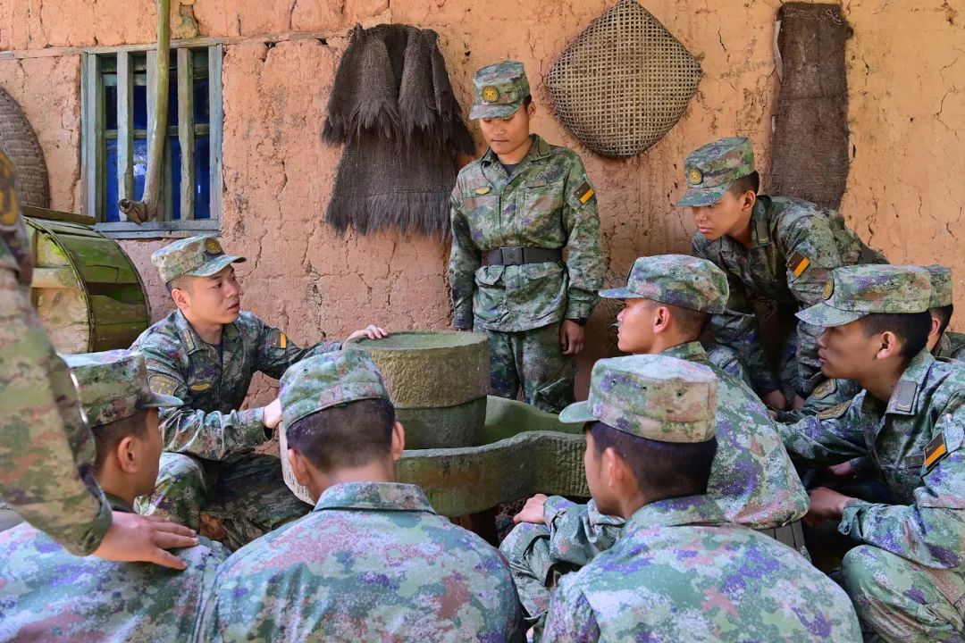 刚到部队时的新兵训练,刚到新兵连入营第一天