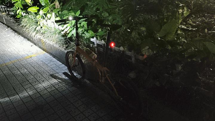 迈极炫seemeedv测评,迈极炫尾灯行车记录仪一直闪白灯