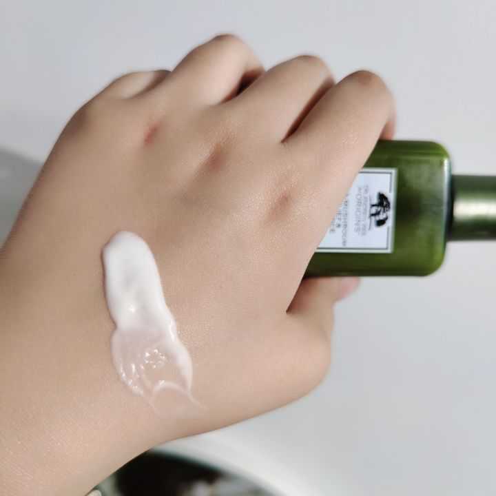 akf水乳和艾遇水乳哪个适合油皮,油皮用溪木源水乳还是943水乳