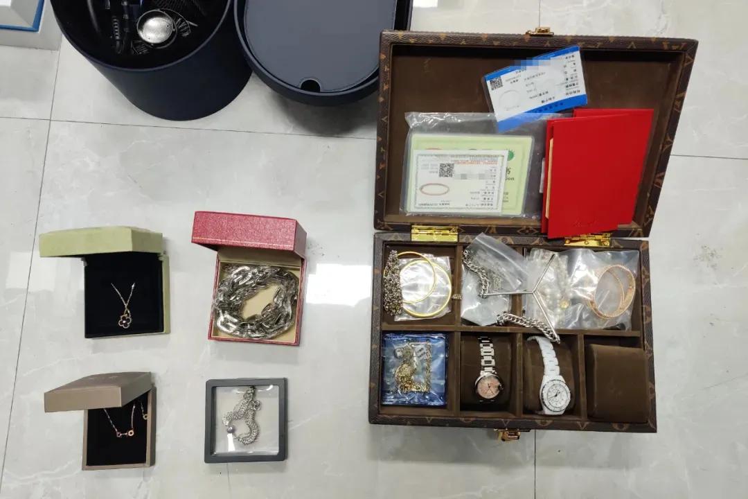 女售货员16个月偷走老板538万块钱,女售货员16个月偷走老板538万