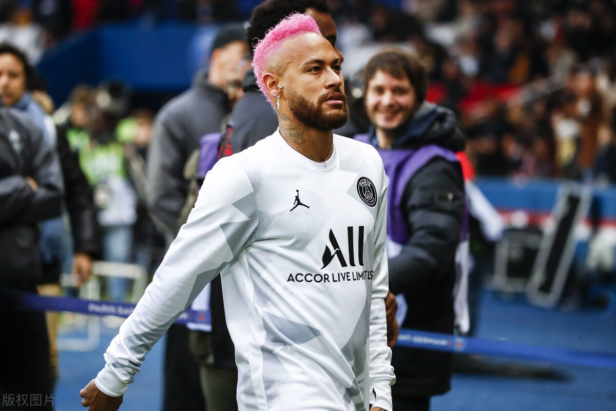 法国现役足球本泽马,当今足坛十大前锋本泽马霸榜