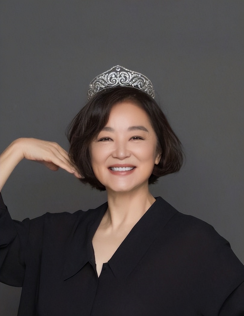 刘嘉玲何超琼年轻时照片,林青霞何超琼刘嘉玲杨紫琼合影