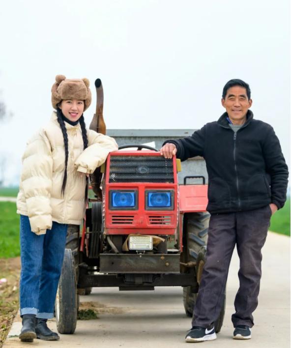 一女网红被前男友爆出聊天记录 (27岁女网红被爆当小三)