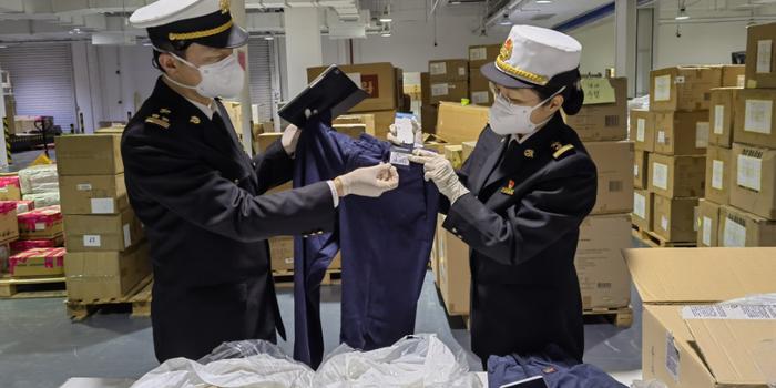 毒衣服致癌物超标20倍,央视曝光市场夺命衣服