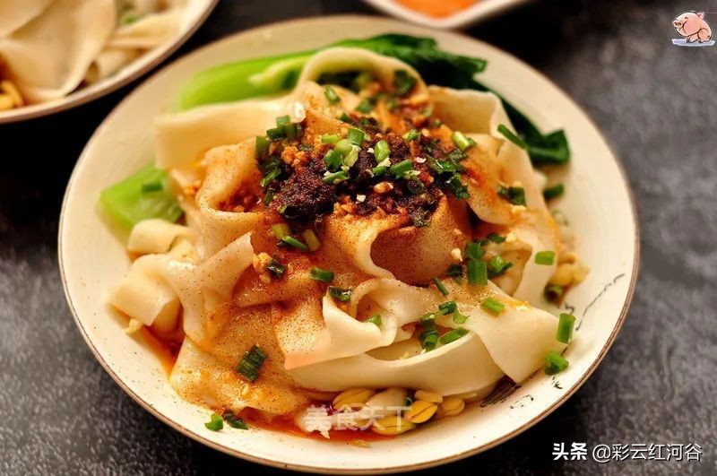 油泼面家常做法,油泼面怎么和面