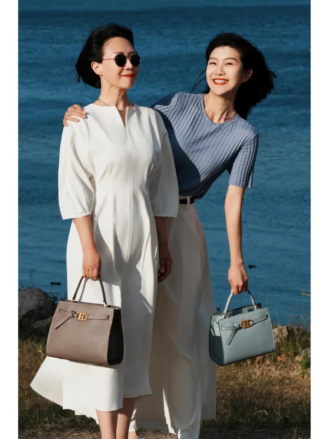 55岁减龄穿什么裙子好看,碎花裙子怎么穿才不显老