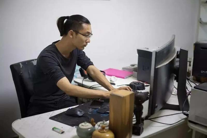 大学生卖衣服创业赚差价,大学生卖衣服一天卖出500件