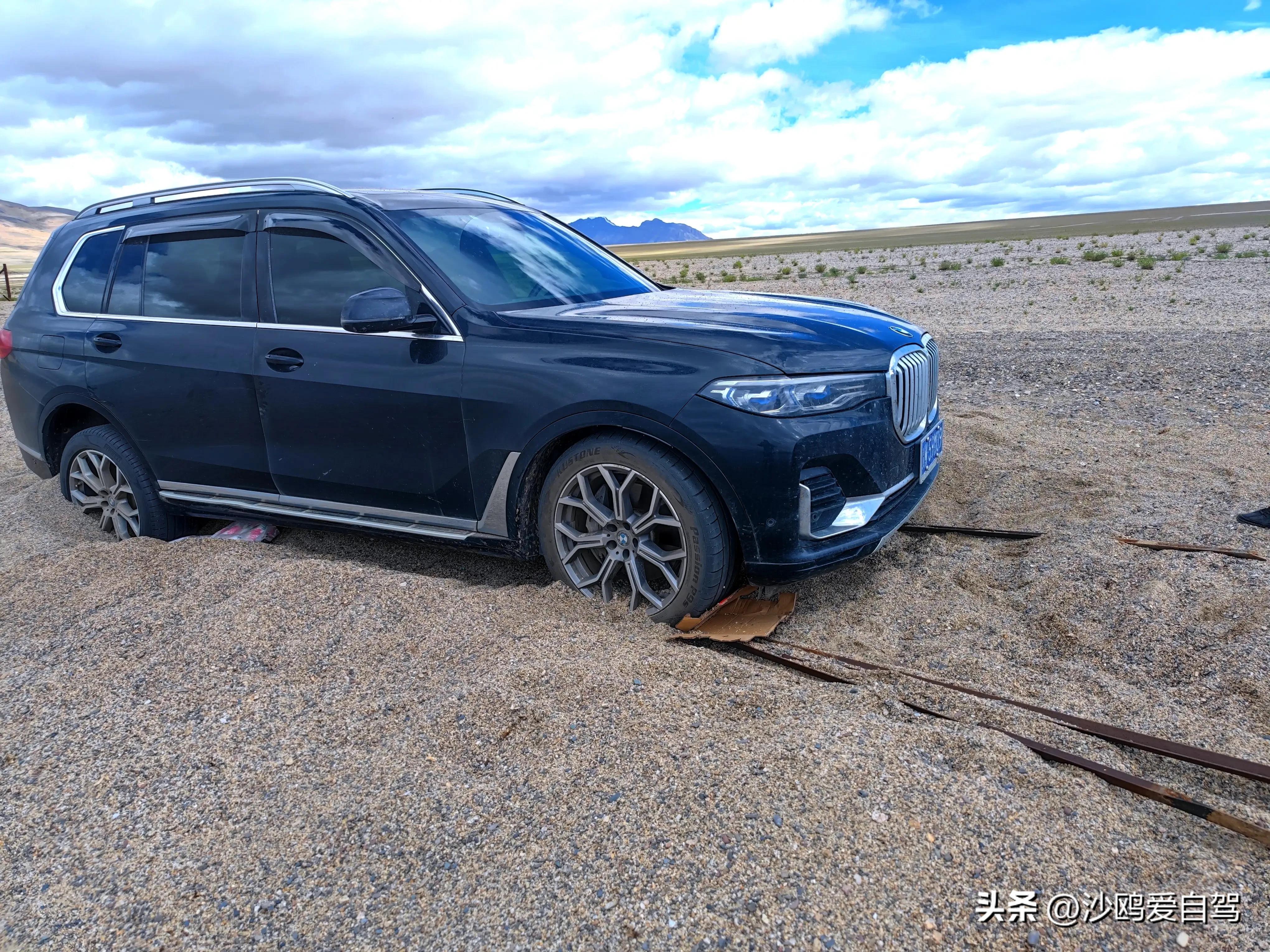 自驾四进*藏西***疆新**第12天:人在囧途:当惹雍措圣湖边陷车,轮胎鼓包