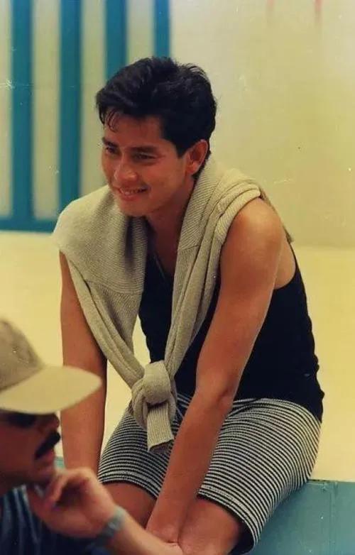 谭咏麟校长人生经历,谭咏麟曾经的校长