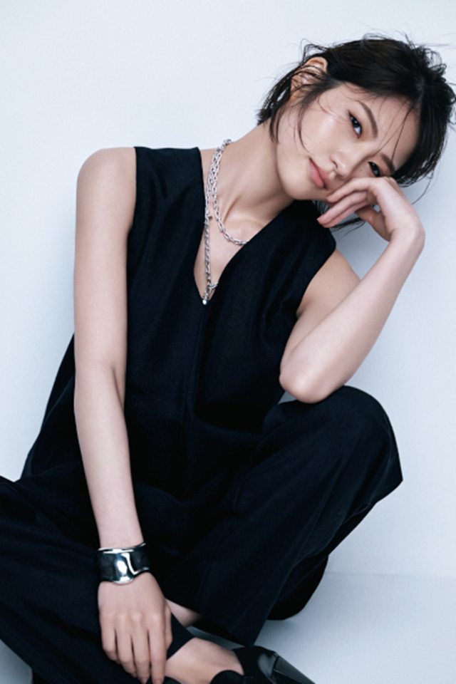 到了仲夏才发现，全身穿黑更适合，优雅冷静还不会显黑