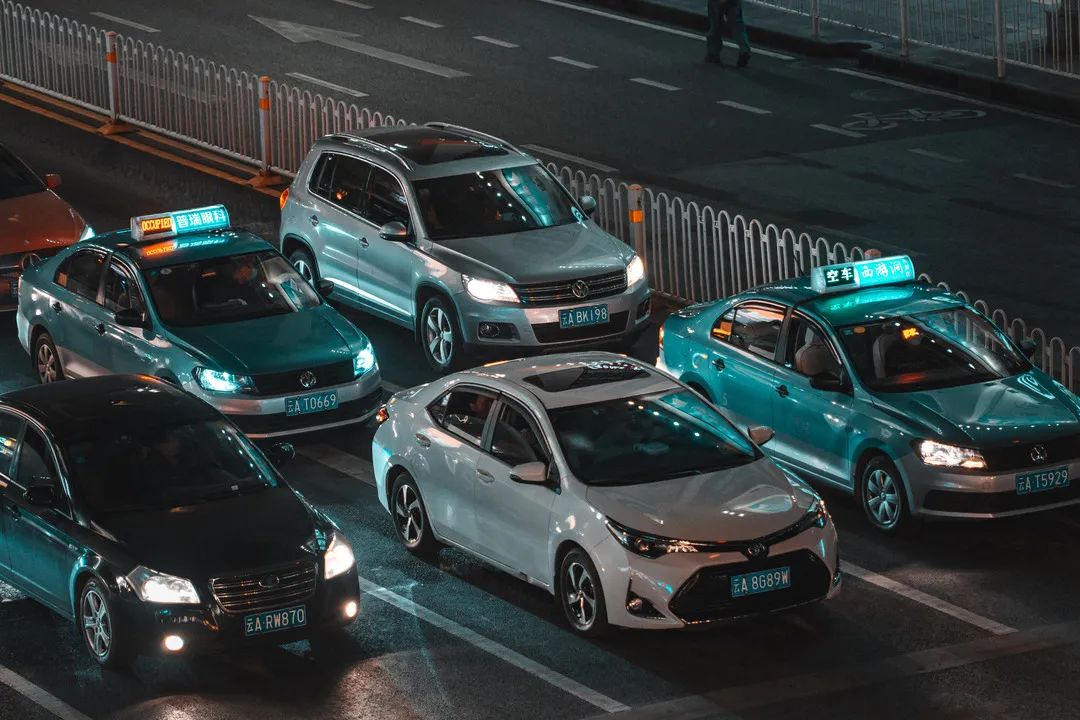 工资5000贷款70w累不,工资5000车贷3000累吗