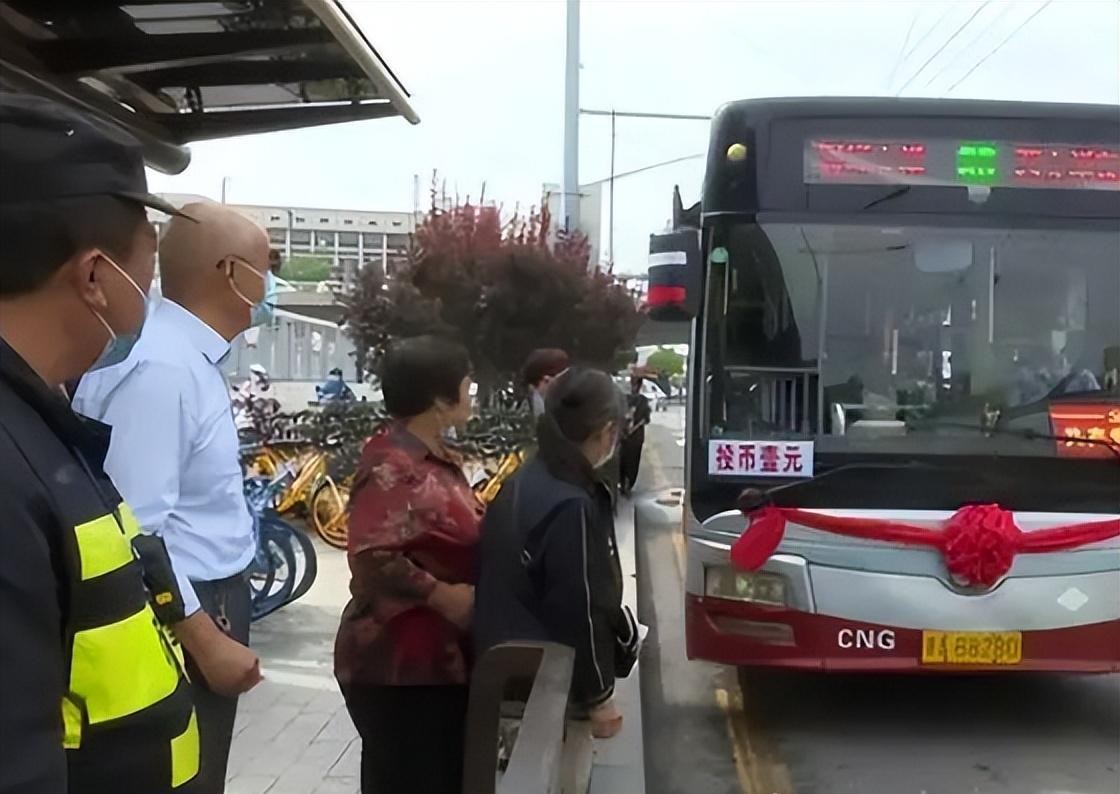 公交司机享受节假日三倍工资吗,德州公交司机工资一个月多少钱