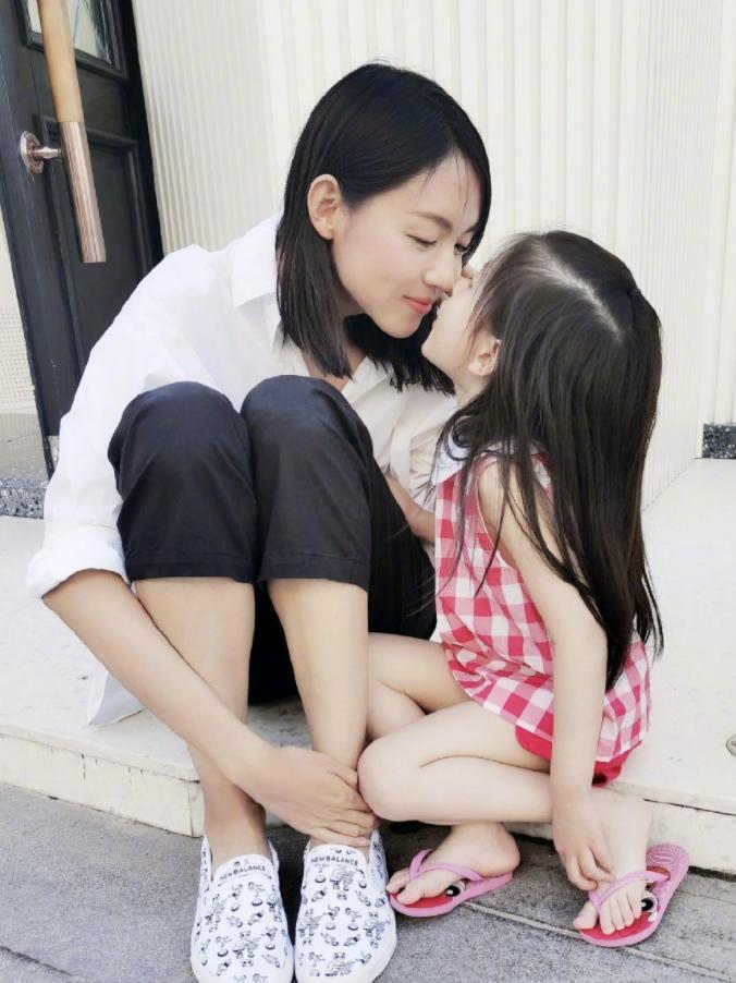 八位已经生过孩子的女明星,十位女明星生下双胞胎母子照片