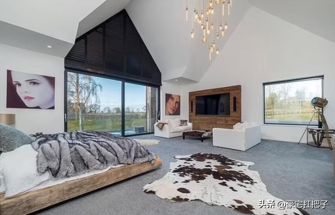 c罗1亿豪宅曝光,c罗的名车和豪宅