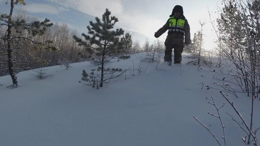 额尔古纳奇人之高擎青春火炬的柴瑞峰