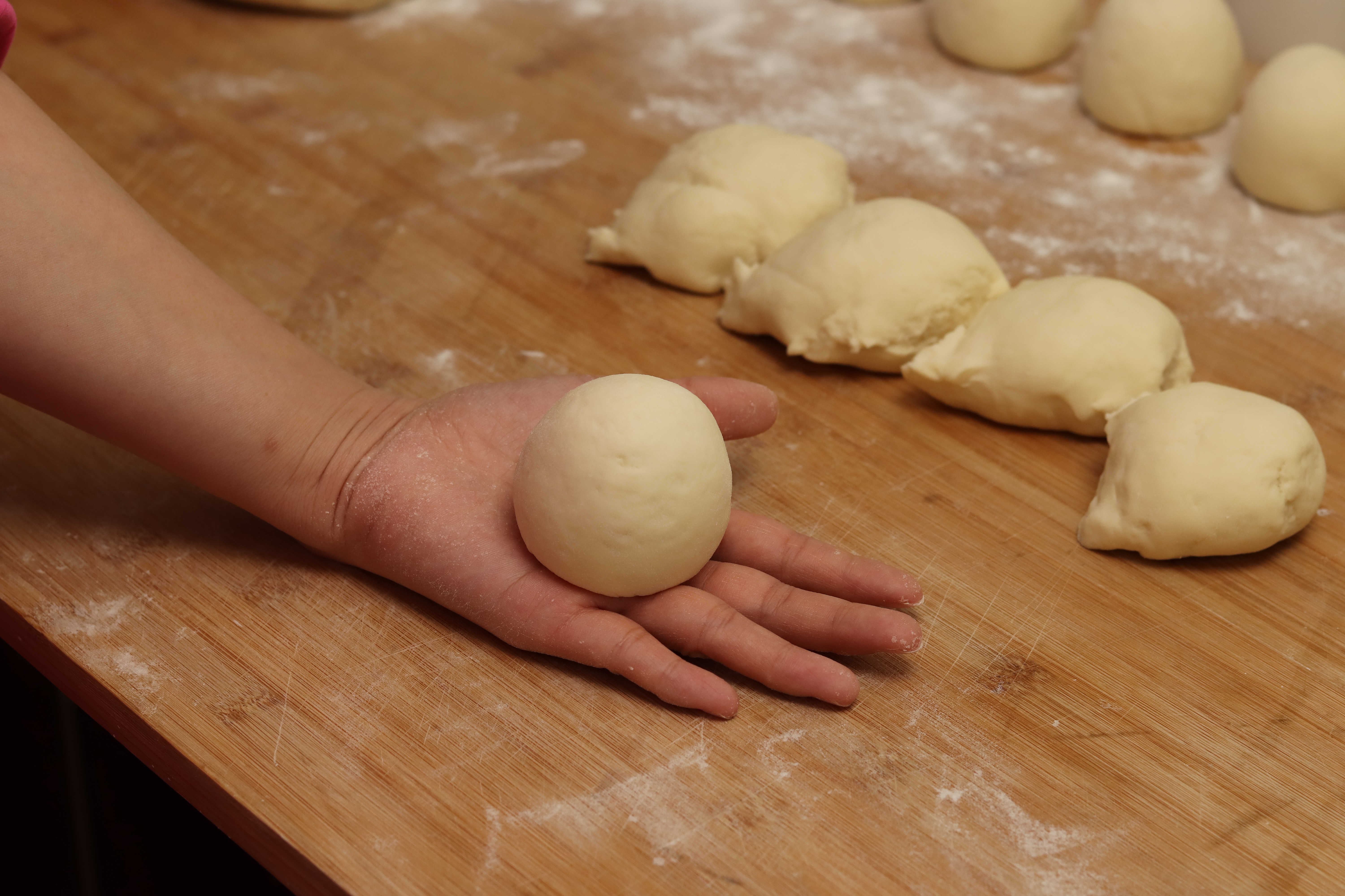 蒸馒头发面不放酵母的做法,蒸馒头时发面要不要加酵母