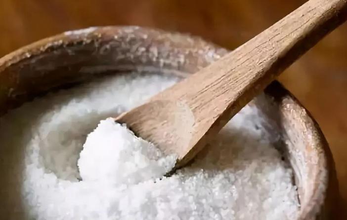 女生洗屁屁，热水好还是凉水好，要不要加勺盐？