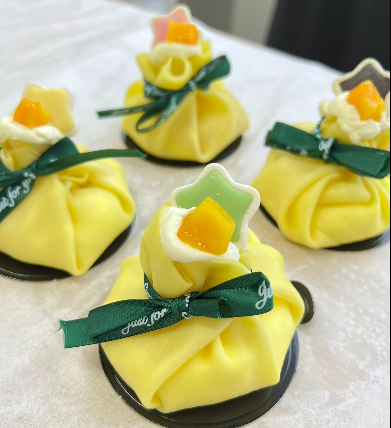 制作芒果班戟！妈妈们，六一节快乐！