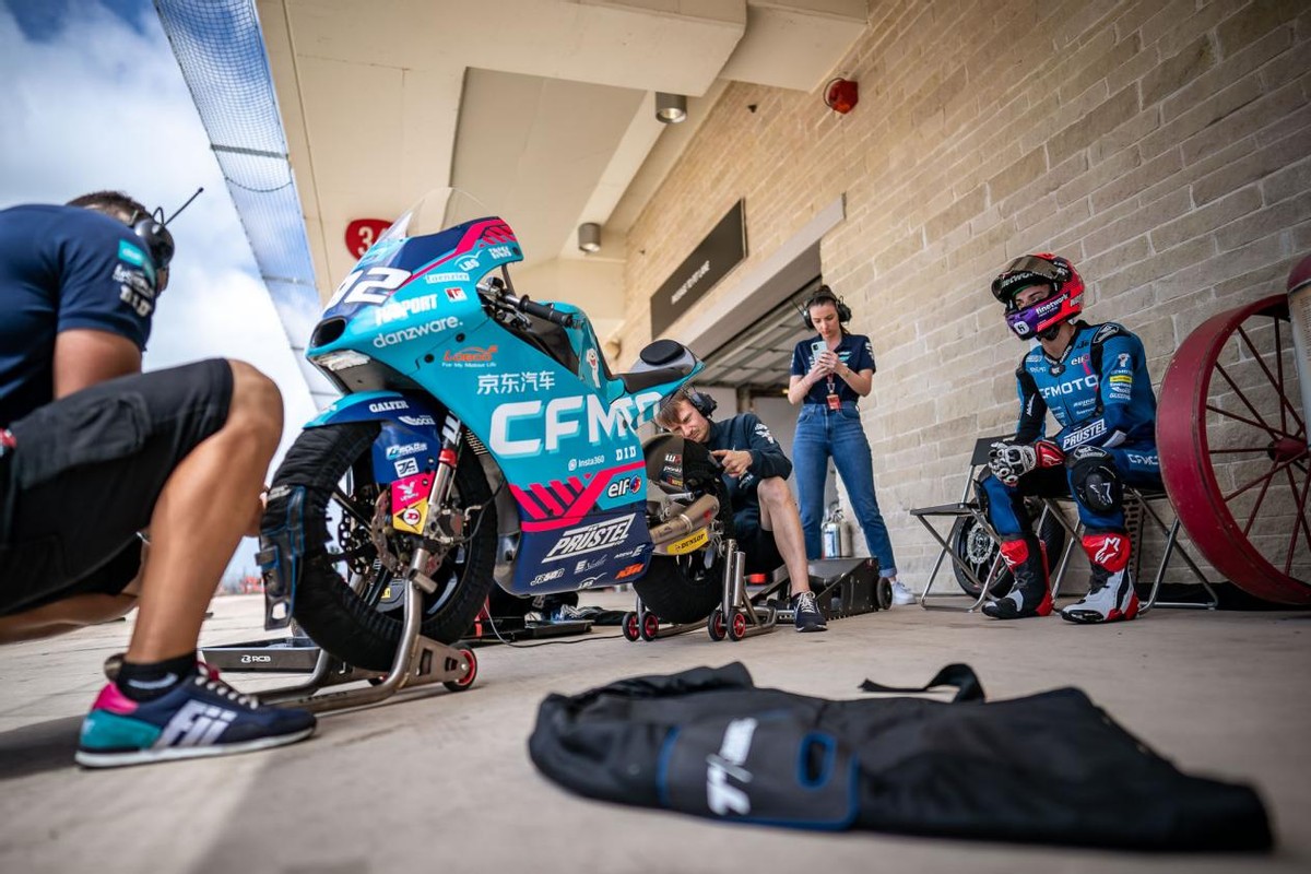 跑了一年的摩托车,moto3赛事的车是春风自己的吗