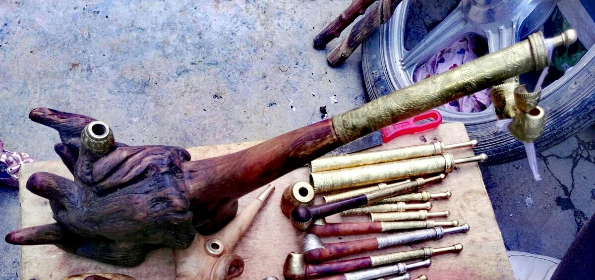 清朝人抽旱烟吗,清朝吸大烟与今人吸烟对比