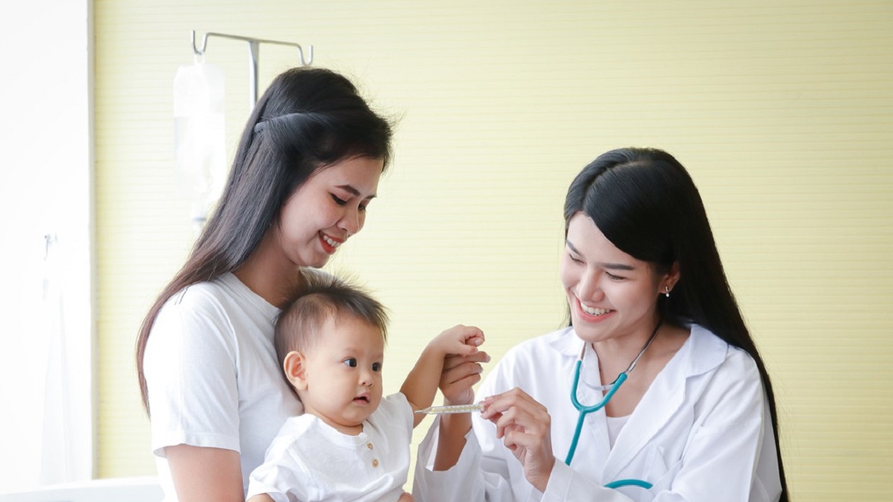 秋季腹泻宝宝发烧会持续多长时间,宝宝腹泻发烧一直想吐吐不出来