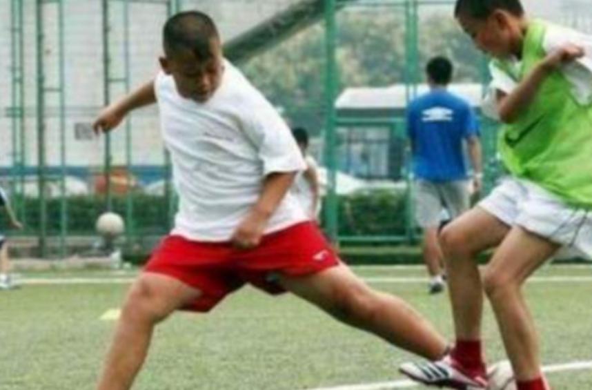 足球天才被相中,足球神童长大