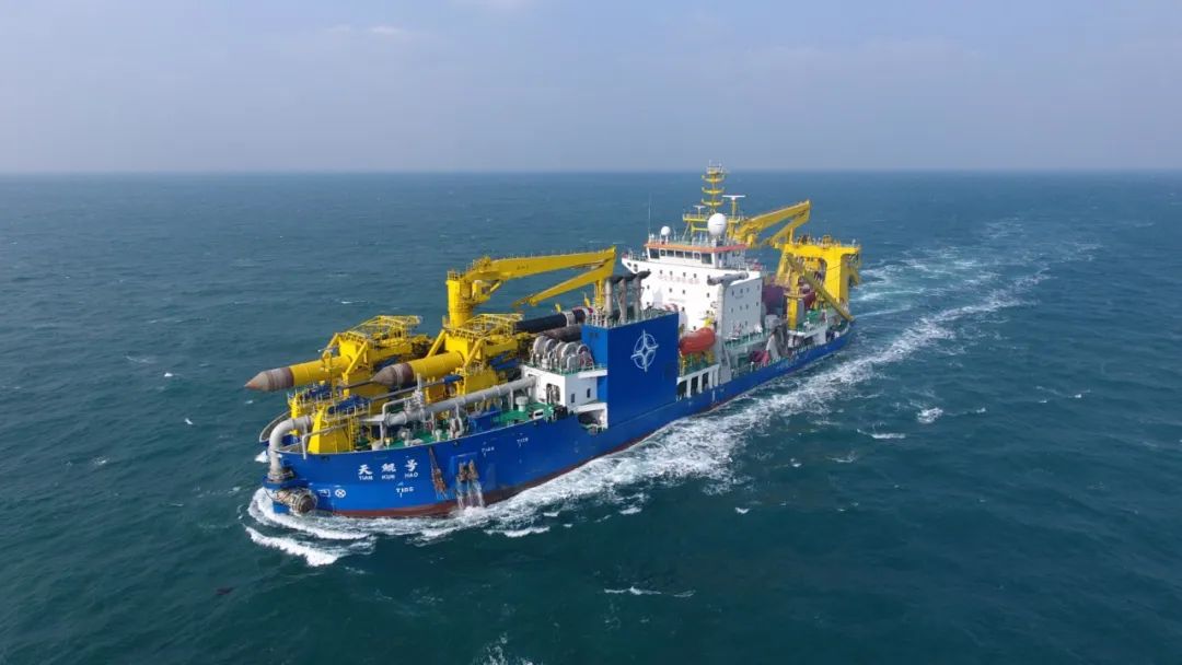 中国管控菲律宾舰船视频,中国海警仁爱礁水炮菲律宾补给船