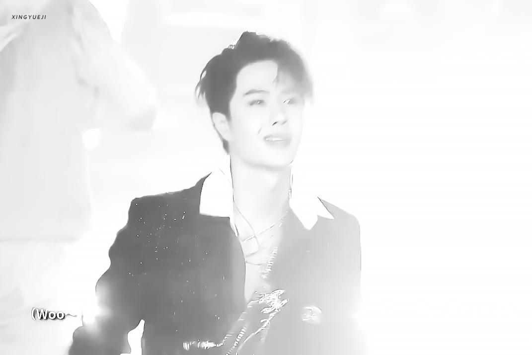 王一博回眸杀蓝湛,王一博跳舞杀马特