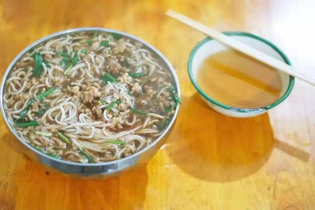 云南旅游各地美食推荐一下,去云南旅游必吃的美食有哪些