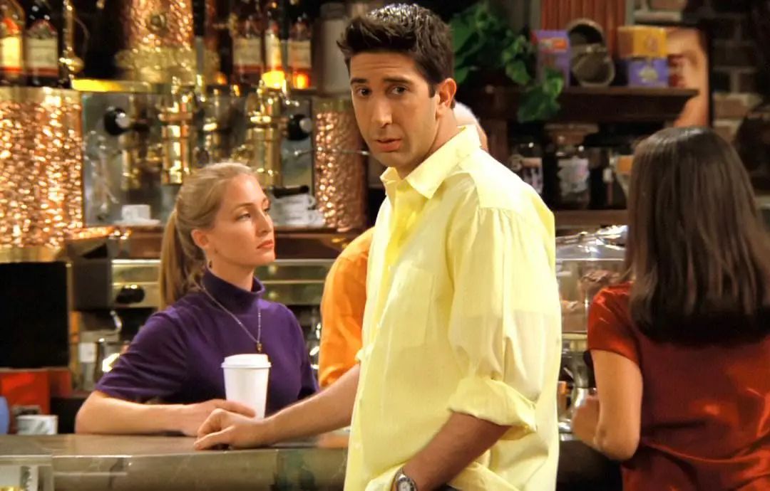 老友记罗斯被球踢,老友记罗斯向珍妮斯抱怨