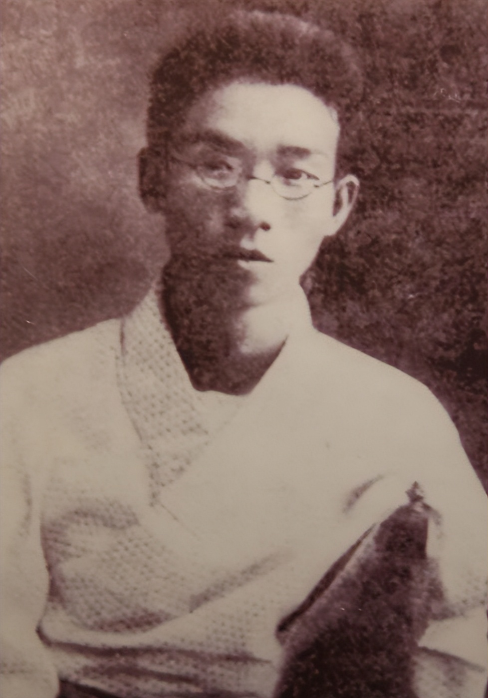 郁达夫为何痴迷貌丑*女妓**？对妻子不满，留学时被日本女人看不起