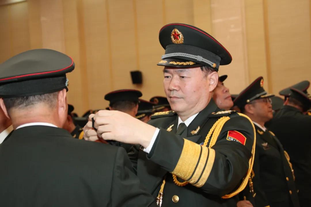 文职干部改任军官授衔,文职干部改任少将