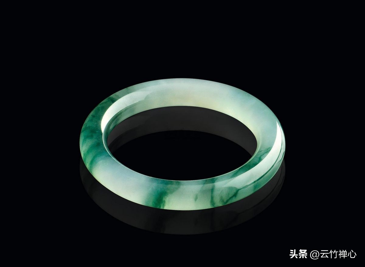 金镯和玉镯可以一起戴吗,黄金和玉镯能一起戴吗