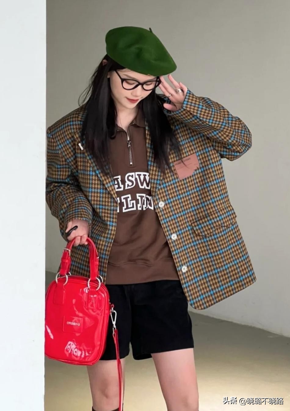 西装与卫衣的搭配是什么风,连帽卫衣西装外套怎么搭配