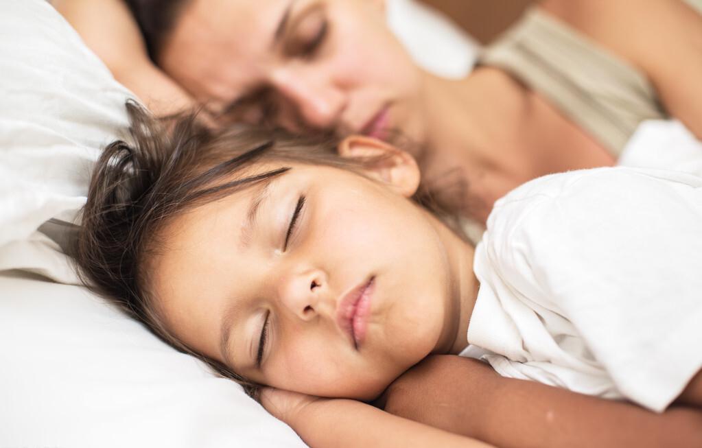 3岁分床5岁还不愿意分房怎么办,3岁分床5岁分房害了多少孩子