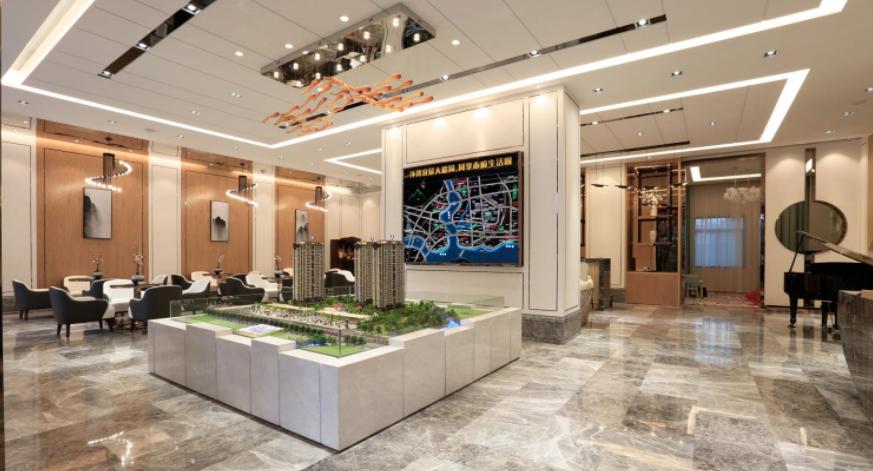 法时说法｜前有“加拿大鹅”店大欺客，后有售楼处小姐狗眼看人低