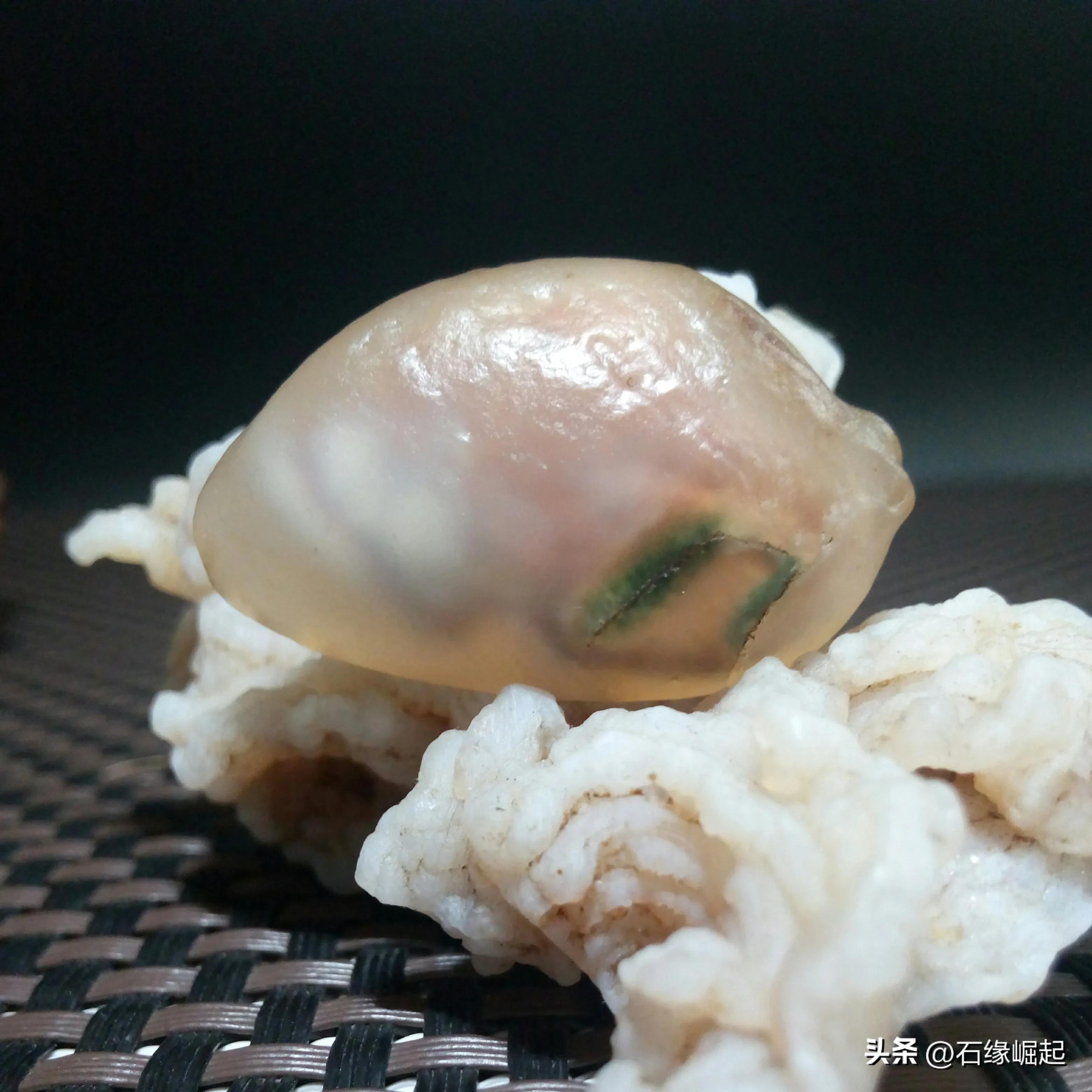 一块小小的石头也能让你这么开心 (一块小小的石头怎么敢这么滑)