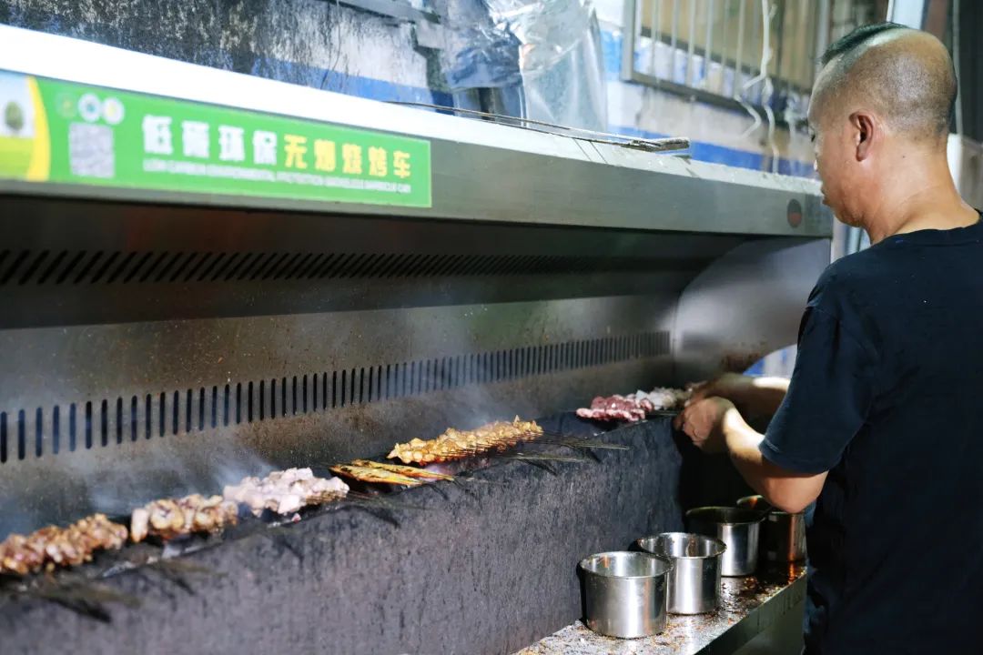 去了这座魔幻的东北烧烤之城，感觉这些年的烧烤都白吃了