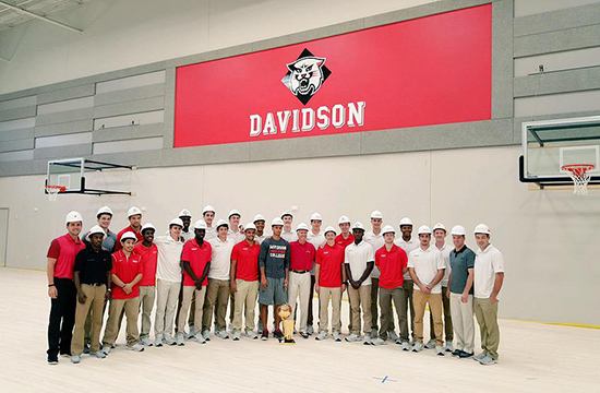 用一生来对抗傲慢与偏见，万字长文记录库里的乔丹精神