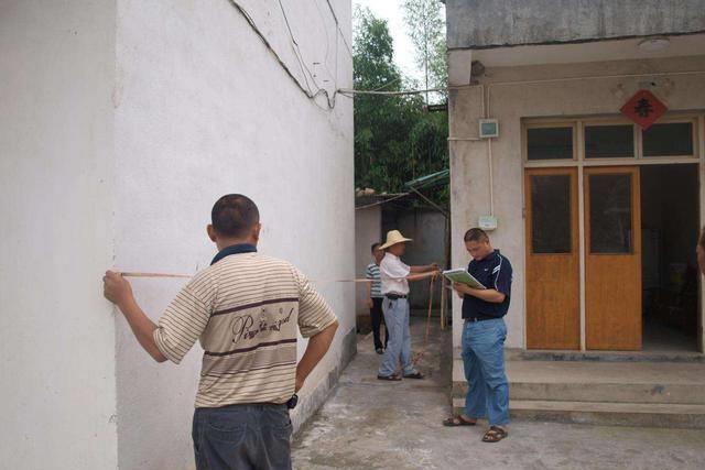 农村父母过世后土地能否子女继承,农村老家父母去世后房子怎么继承